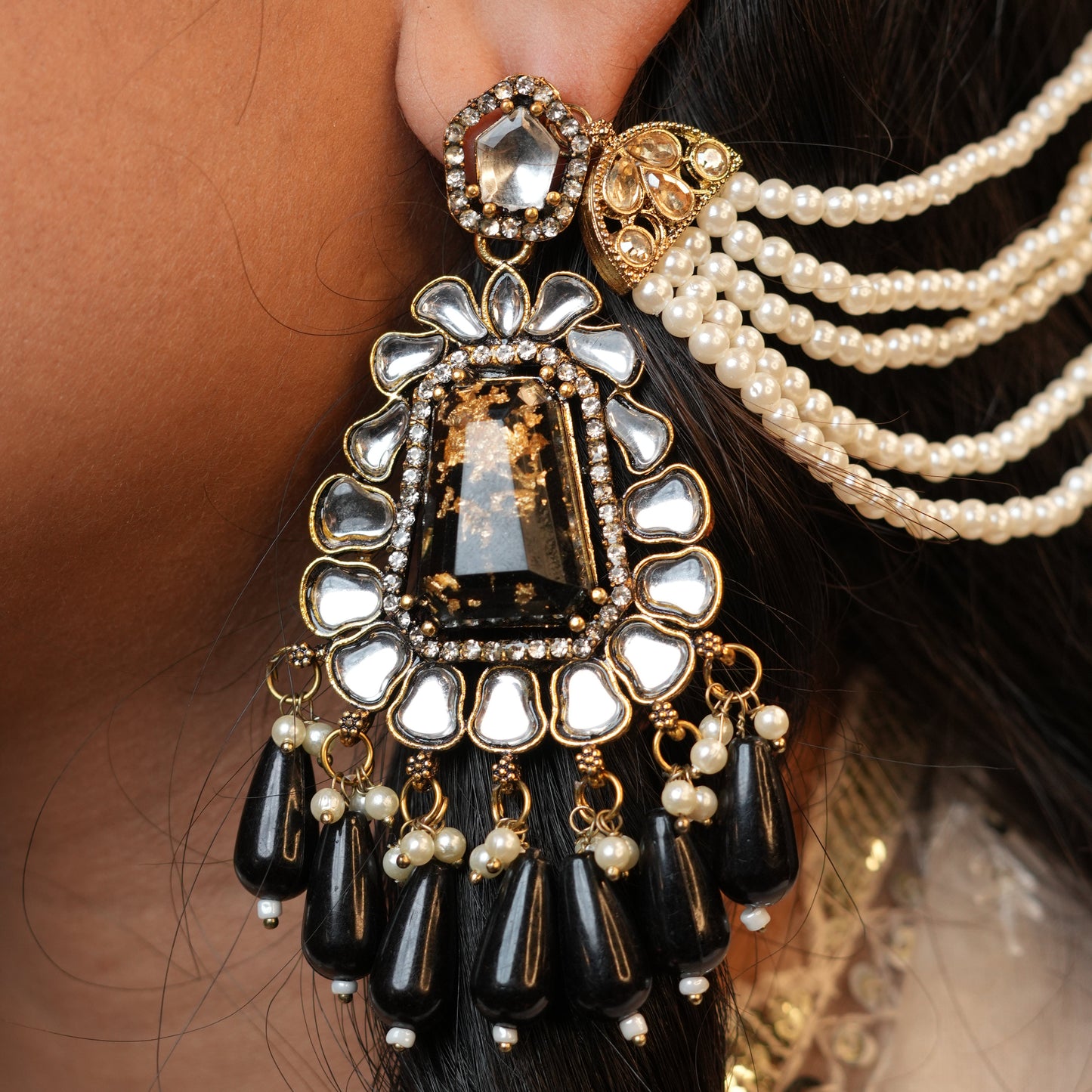 Kirnaya Chain Earrings (Black)