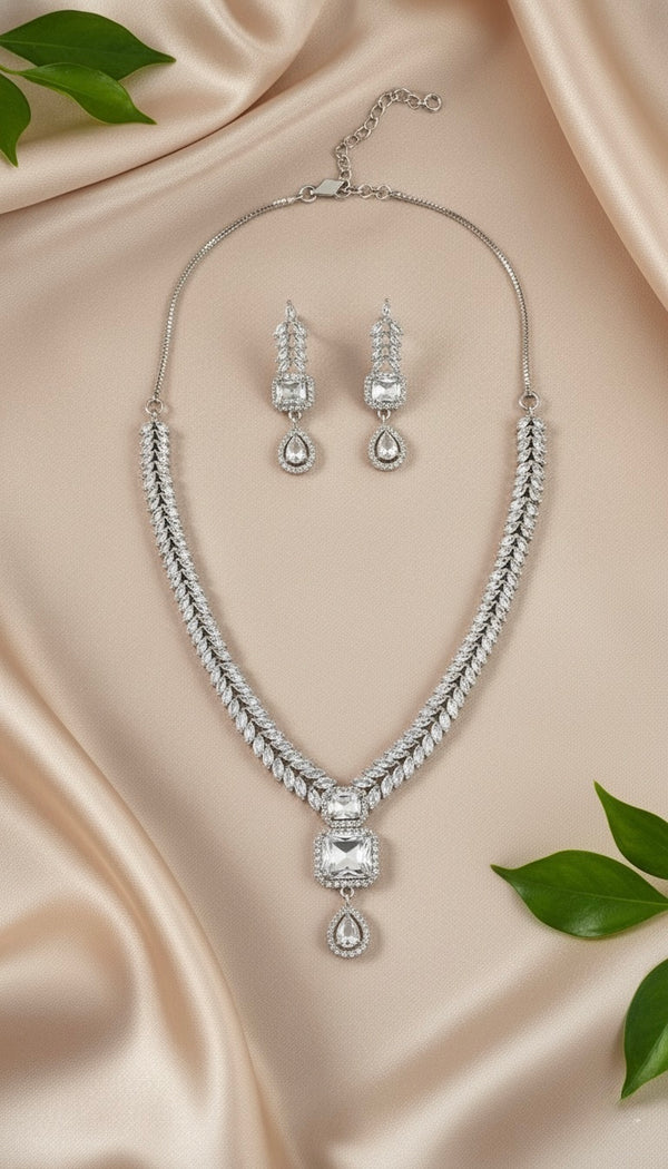 Regal Vine AD Necklace (White)