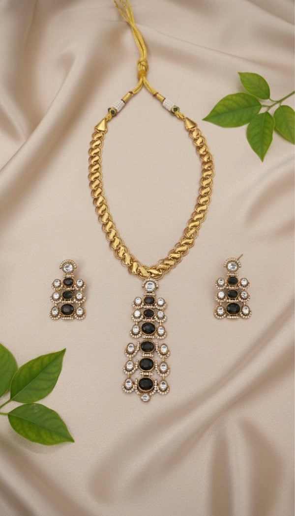 Noorvi AD Necklace (Black)