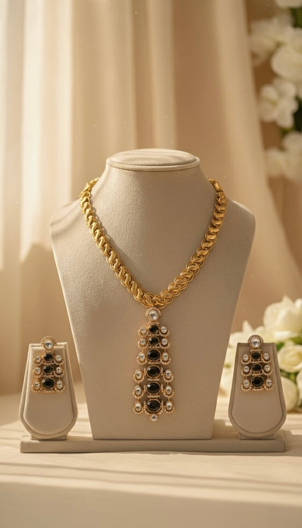 Noorvi AD Necklace (Black)