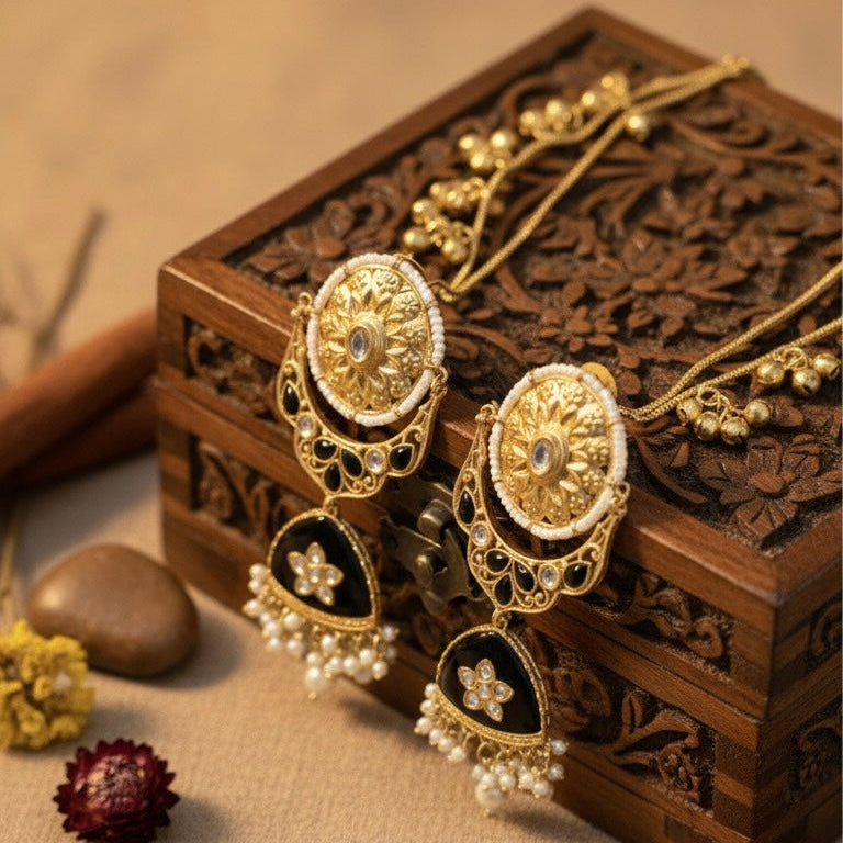 Noor Chain Earrings (Black)