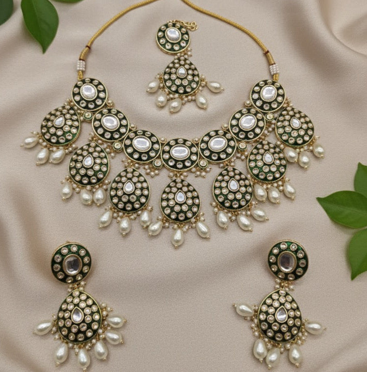 Zarnoor Kundan Bridal Necklace (White and Green)