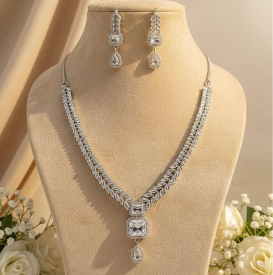 Regal Vine AD Necklace (White)