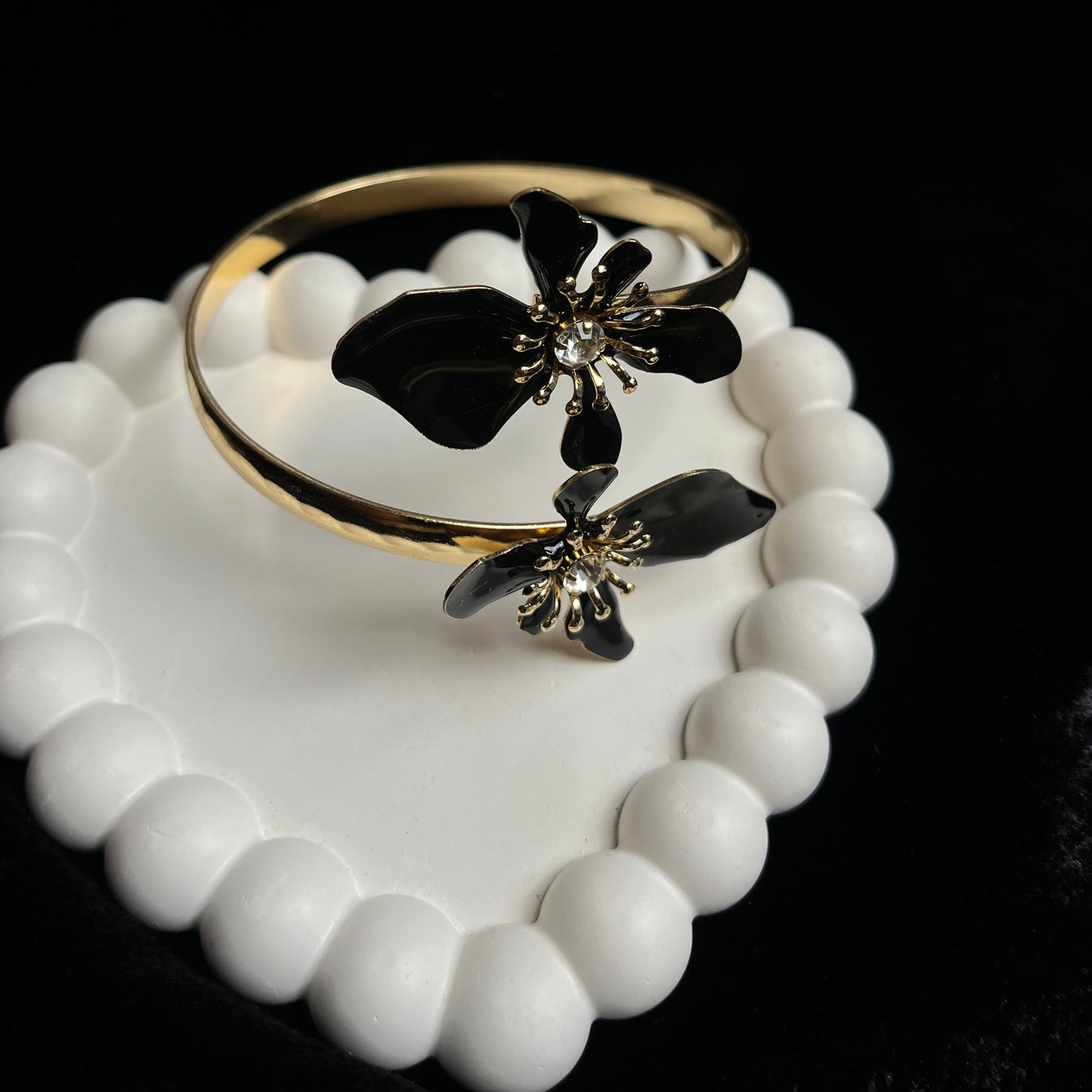 Floral Armcuff (Black)