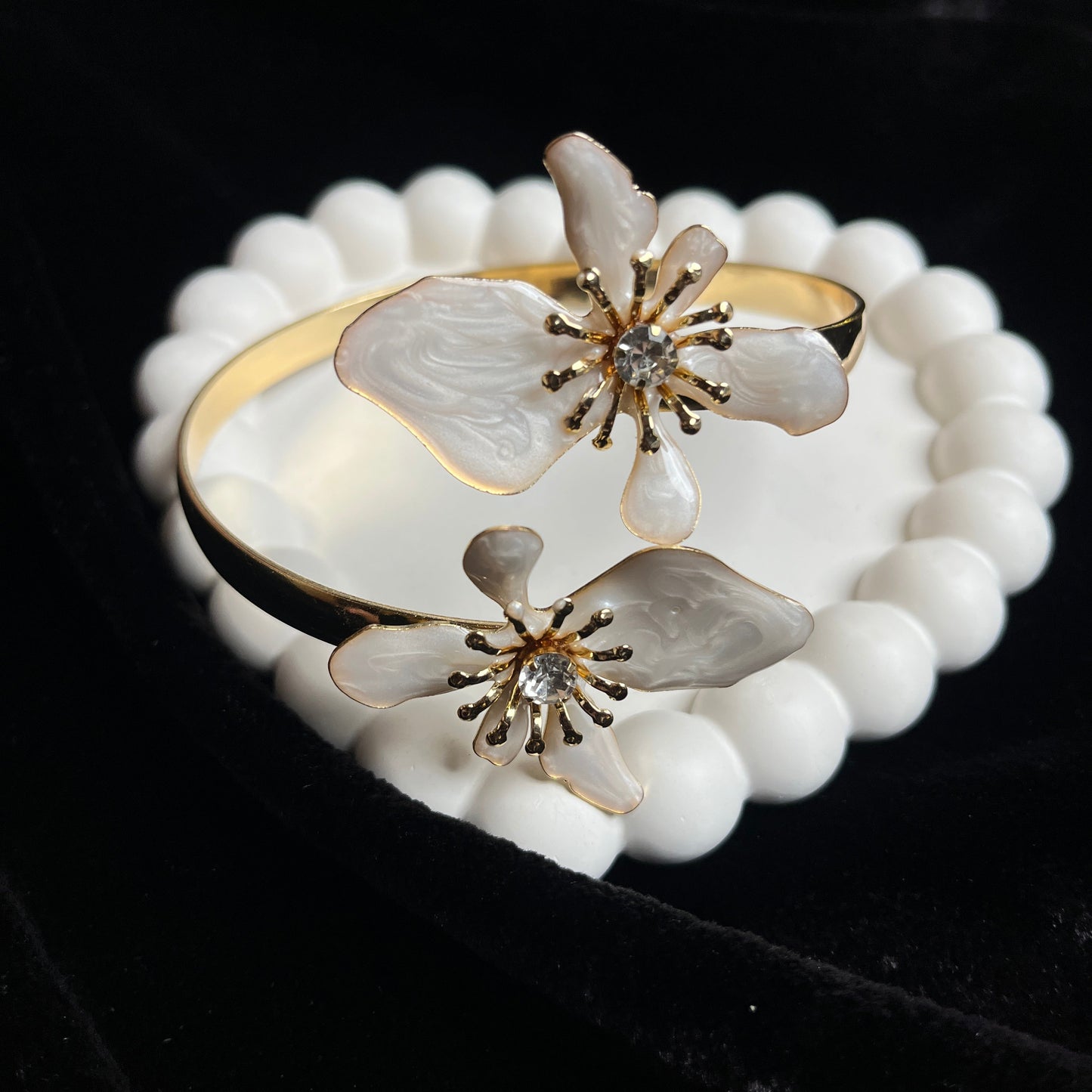 Floral Armcuff (White)
